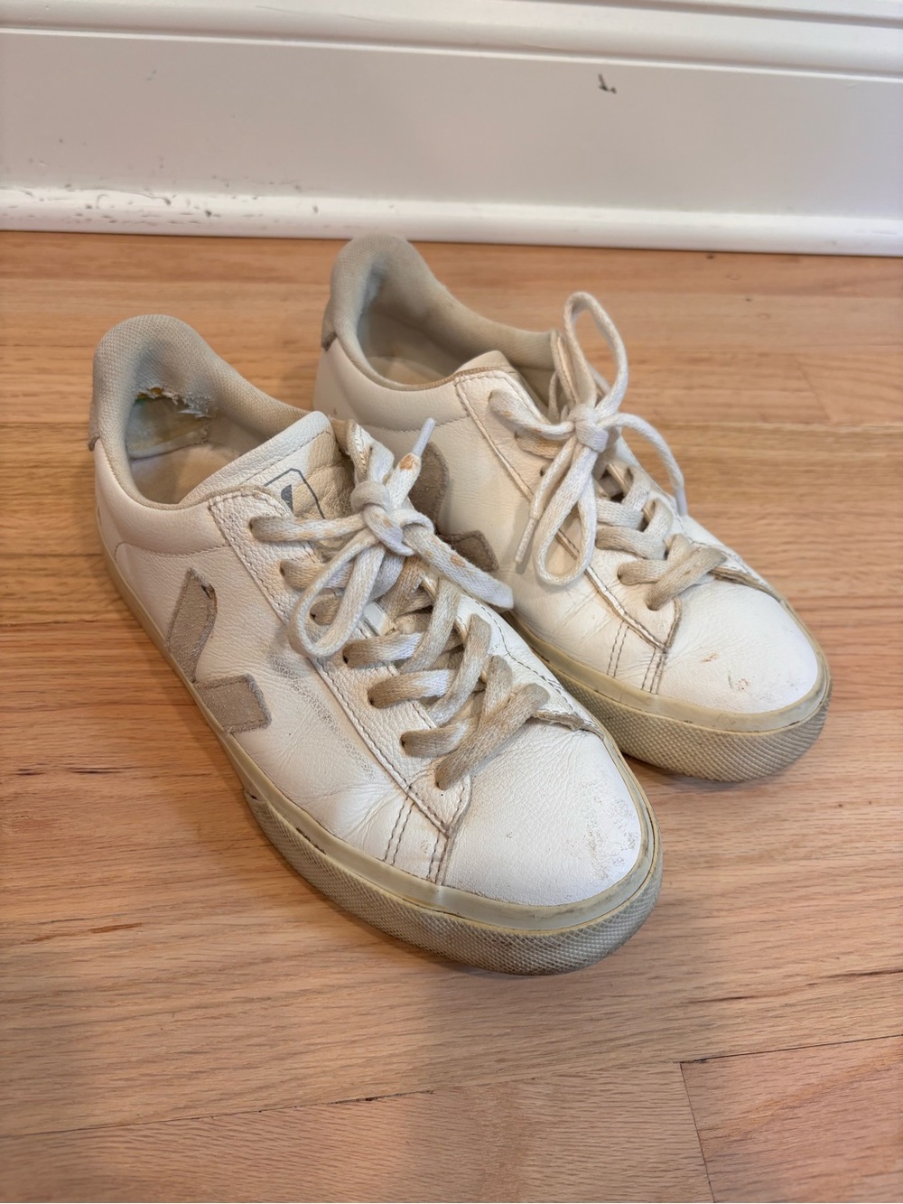 Veja Campo white leather sneakers size 7